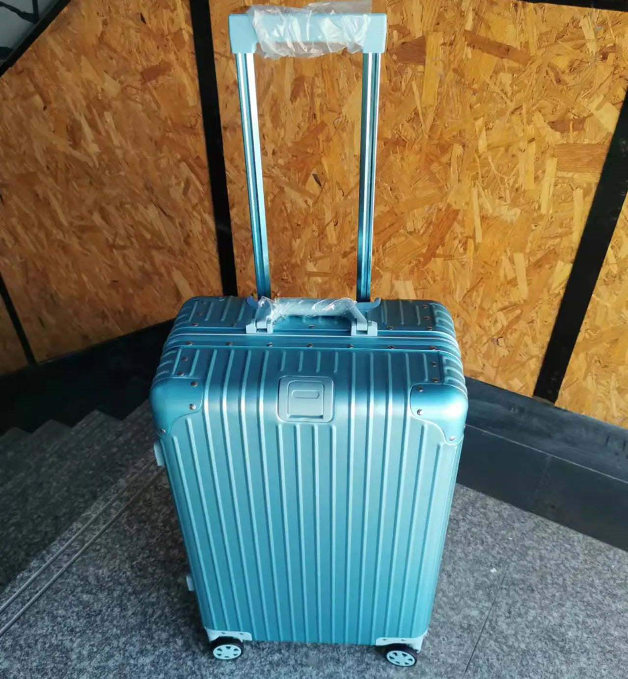 20-Inch Aluminum Alloy Luggage with Wheels and Locks